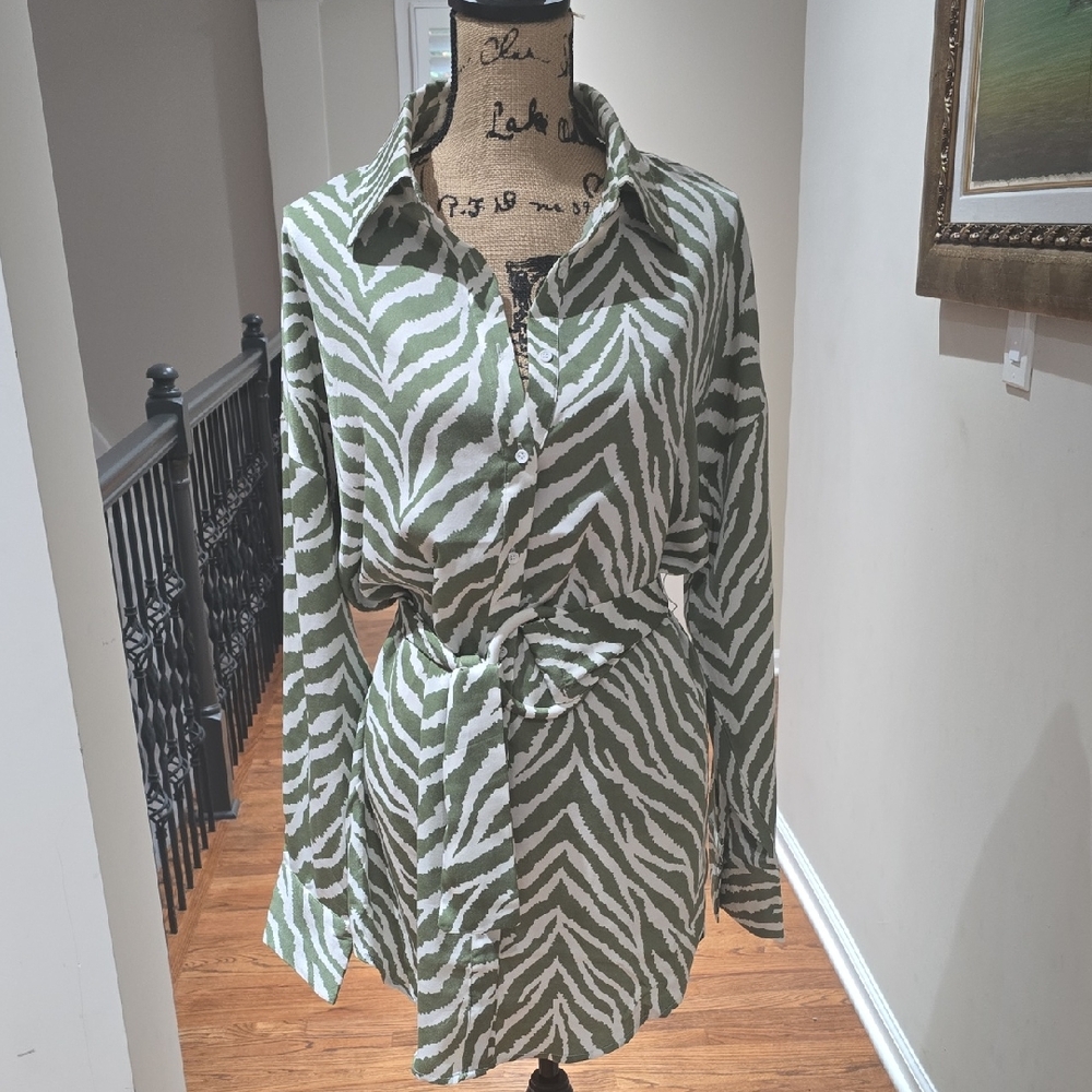 Like NEW Kittenish Green and White Zebra Patterned Dress